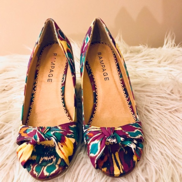 Adorable Ikat Printed Wedges - Picture 1 of 1